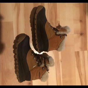 Snow boots